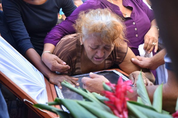 Con emotivo adiós, ceibeños despiden a portero del Vida