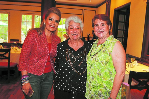 Alegre festejo de cumpleaños