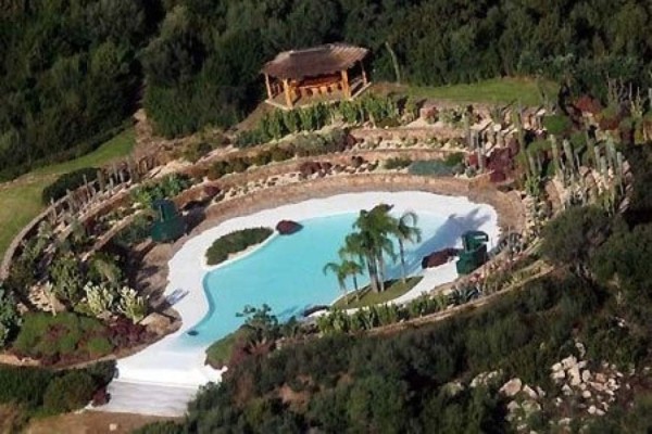 Berlusconi vende la mansión que acogió sus célebres orgías