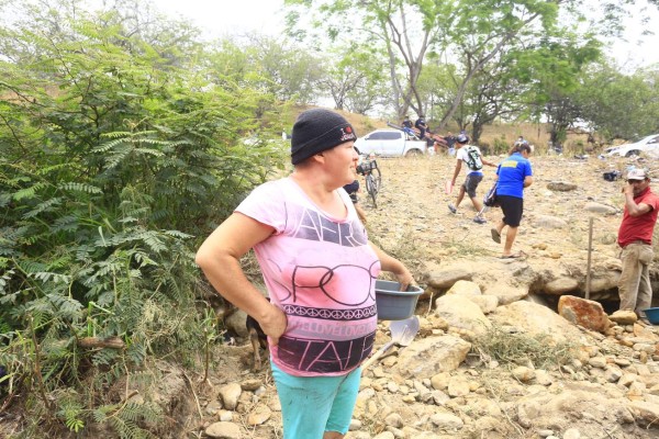 Crece la fiebre por el oro en río Manchaguala, Cofradía