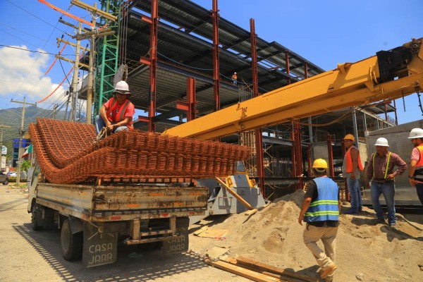 Construyen más plazas y torres en el noroeste y suroeste