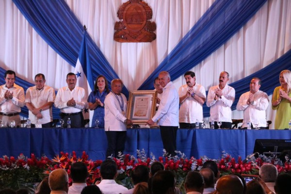 Congreso Nacional reconoce al pintor sampedrano César Milla