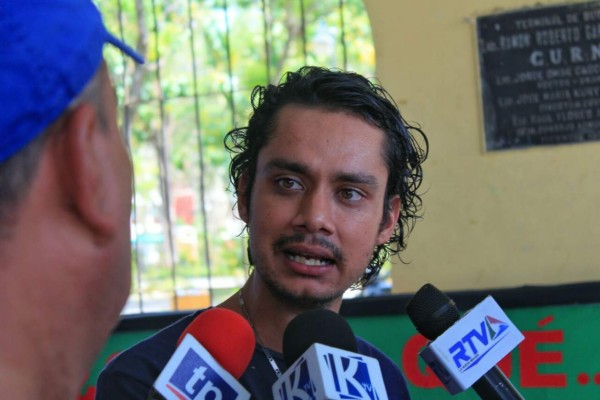 Hasta debajo de los árboles dan clases catedráticos de la Unah