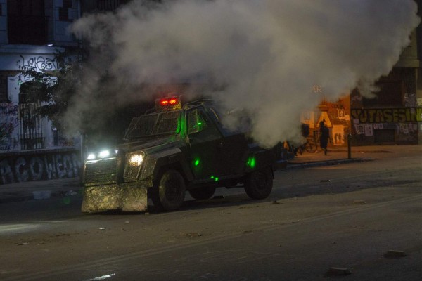 Rayos láser, el 'arma silenciosa' de los manifestantes en Chile