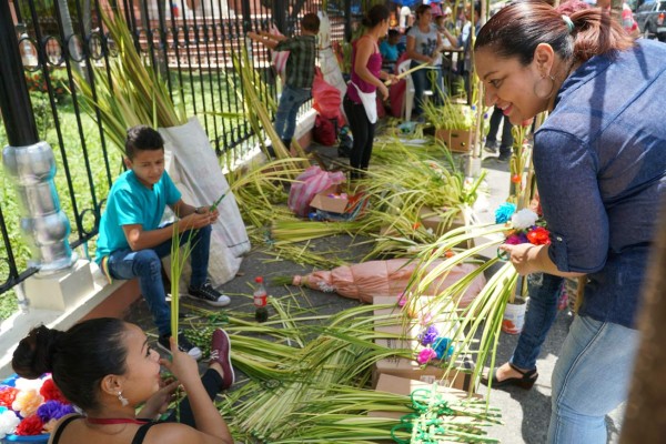 Miles de católicos celebran con fervor el Domingo de Ramos