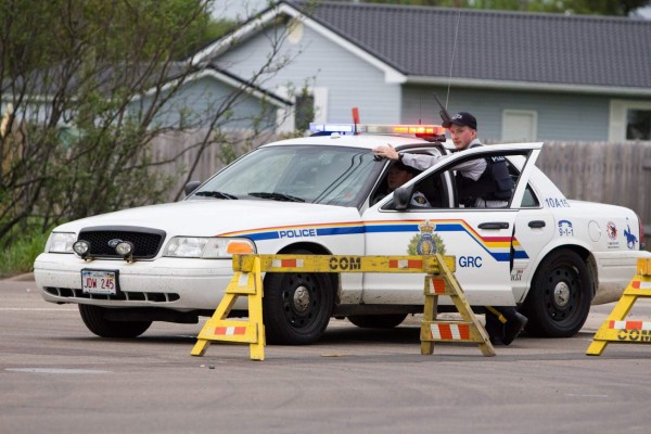 Presunto asesino de policías se rinde en Canadá