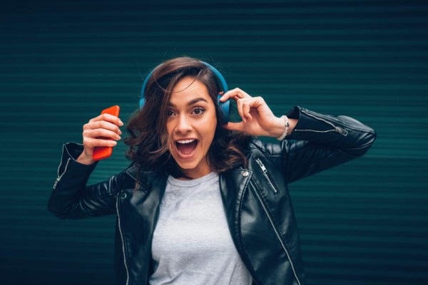 Cuide correctamente sus oídos para evitar la pérdida auditiva