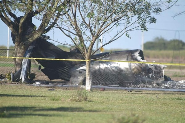 Mueren 2 personas al estrellarse una avioneta contra una vivienda en Florida
