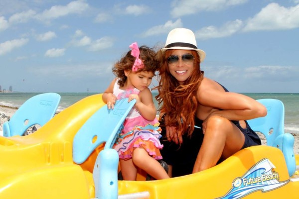 Aylín Mujica, asustada por robo de fotos de su hija