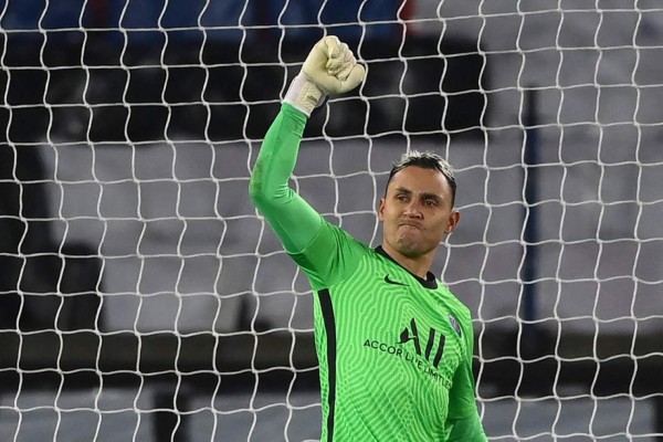 Paris Saint-Germain's Costa Rican goalkeeper Keylor Navas celebrates after saving a penalty kick during the UEFA Champions League round of 16 second leg football match between Paris Saint-Germain (PSG) and FC Barcelona at the Parc des Princes stadium in Paris, on March 10, 2021. (Photo by FRANCK FIFE / AFP)