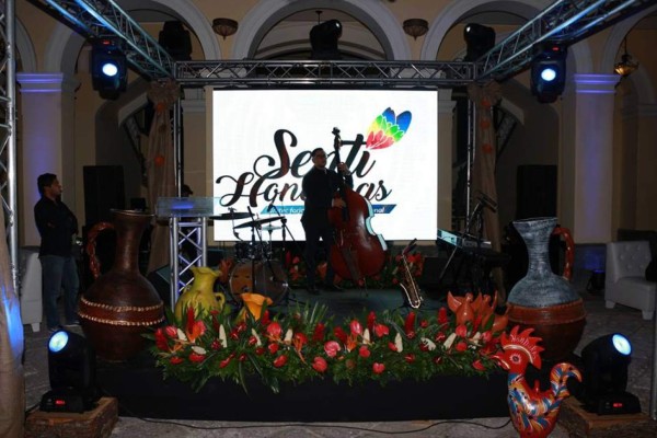 Con homenaje a Guillermo Anderson concluye la campaña 'Sentí Honduras”