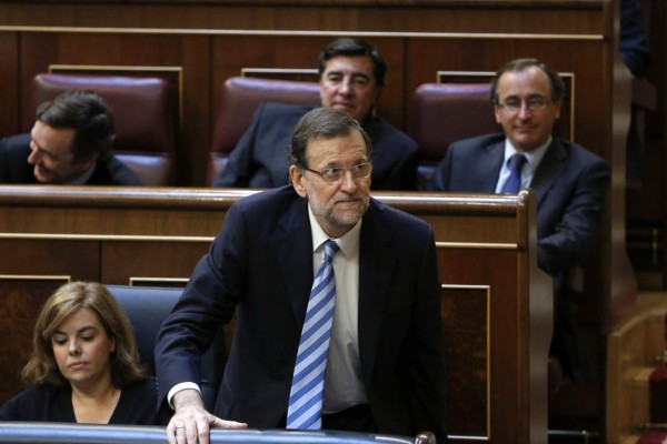 Diputados apoyan ley de abdicación del Rey