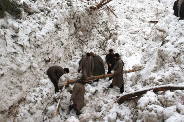 Aumentan a 108 los muertos por temporal de nieve en el noreste de Afganistán