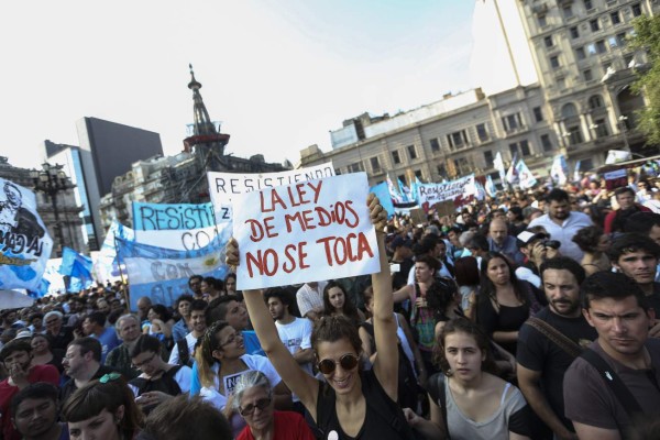 Macri despide a kirchneristas que regulaban medios
