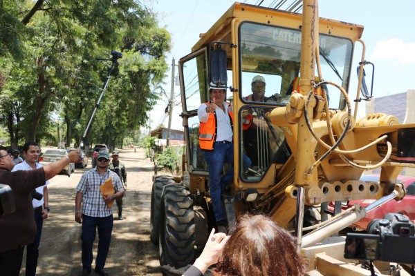 Inician pavimentación de 7.6 kilómetros de calles en barrios y colonias de La Lima