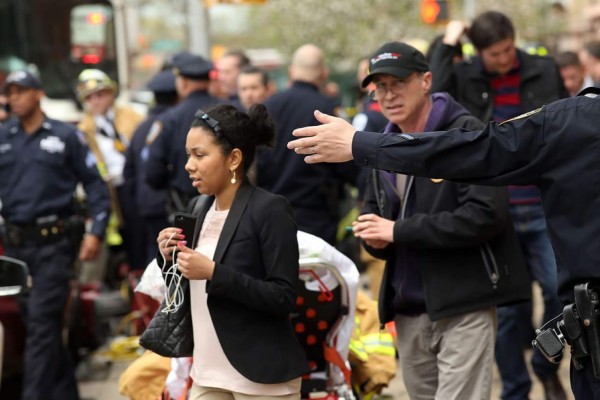 Unos 19 heridos al descarrilarse tren del metro de Nueva York