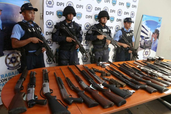 Policía incauta arsenal en negocios de San Pedro Sula