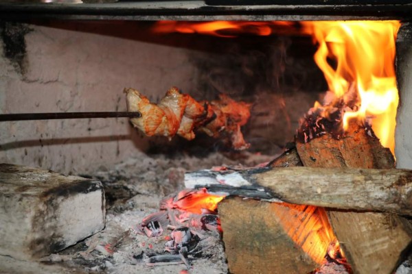 En el Comedor Suyapa número 2 las carnes son cocinadas en los hornos.