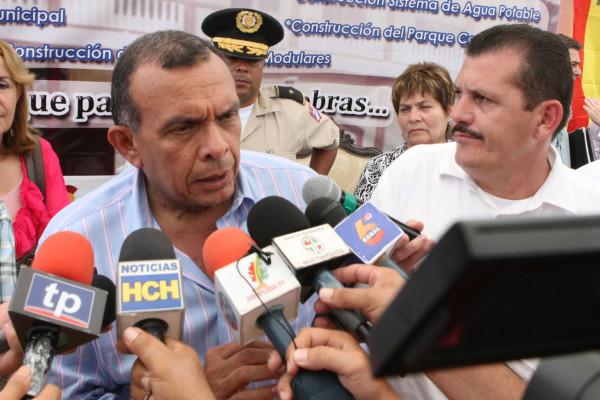 Lobo no entiende por qué El Salvador protesta por acto en isla Conejo