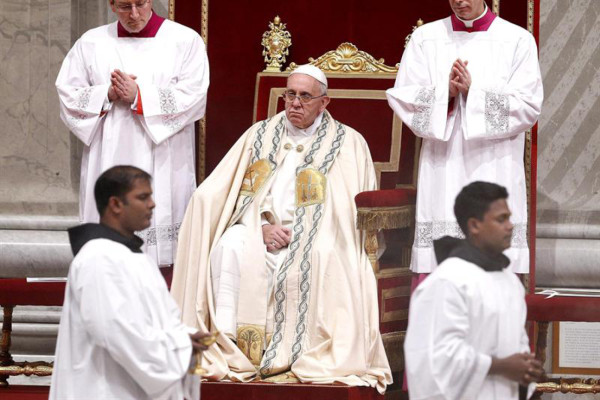 El Papa: todos somos responsables del contraste entre la riqueza y la miseria