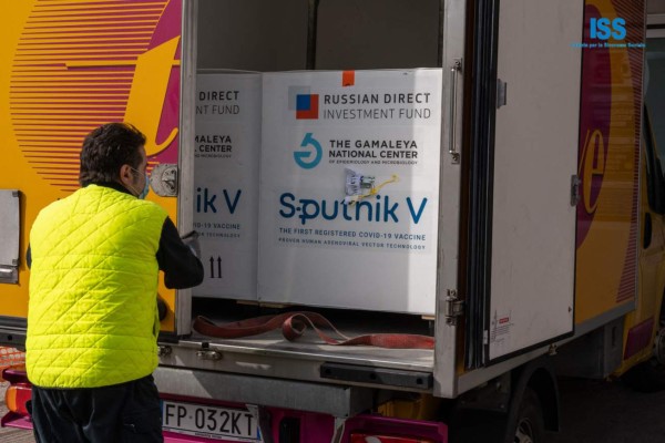 México recibe primeras 200 mil dosis de vacuna rusa Sputnik V