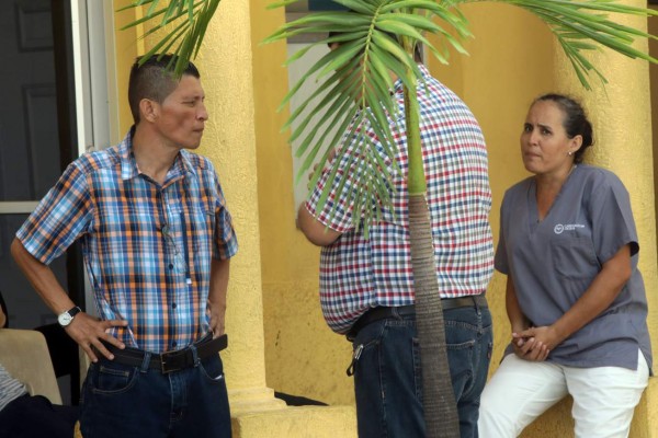 Enfermera cambió hora de salida de parturienta para llevarse a bebé