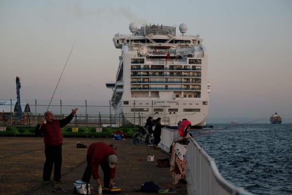 Crucero a la deriva por sospechas de coronavirus atracará en México