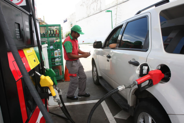Costo de gasolinas baja en Honduras pero sube gas licuado, queroseno y diesel