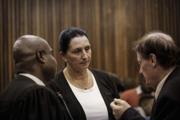 Rechazada apelación de mujer condenada a prisión por ofensa racista en Sudáfrica
