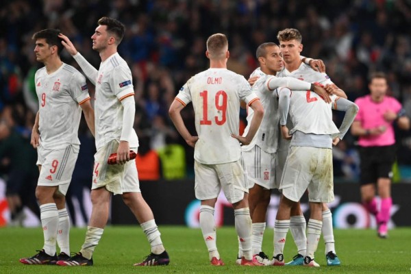 Spain's players react to their defeat during the UEFA EURO 2020 semi-final football match between Italy and Spain at Wembley Stadium in London on July 6, 2021. (Photo by Andy Rain / POOL / AFP)