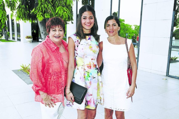 Banco del País honra a Elena Larios