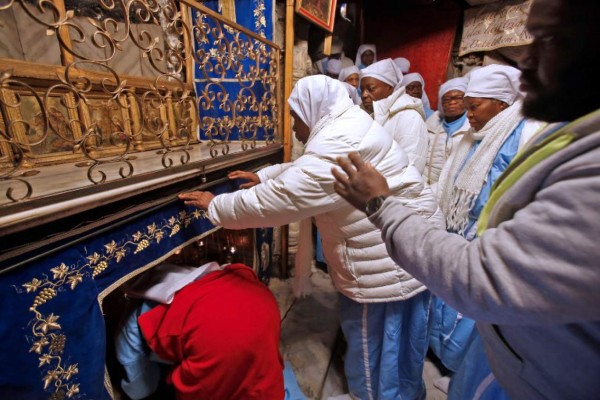 Peregrinos de todo el mundo se congregan en Belén para la Navidad