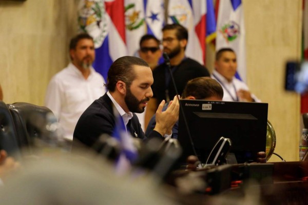 Bukele asegura que destituciones de jueces y fiscal son irreversibles en El Salvador