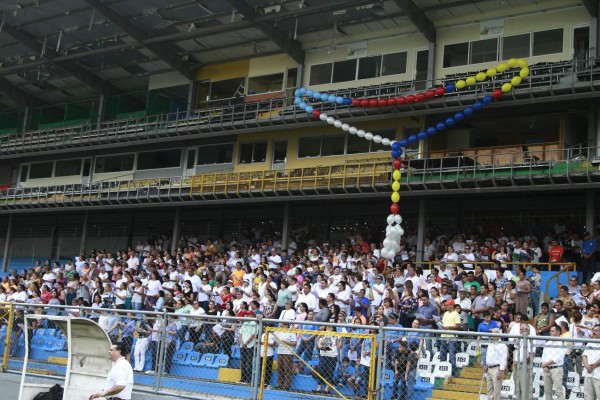 Católicos rezan el rosario y piden por la paz de Honduras
