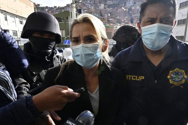 Expresidenta Áñez enfrenta seis meses de prisión preventiva