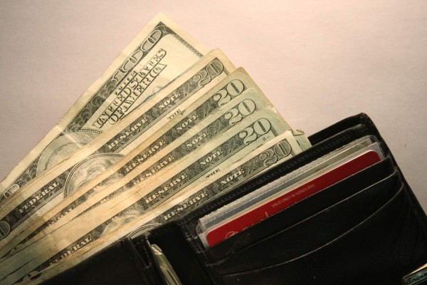 Precio del dólar sigue en ascenso