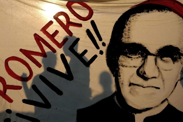 El Salvador pedirá a papa que posible canonización de Romero sea en el país