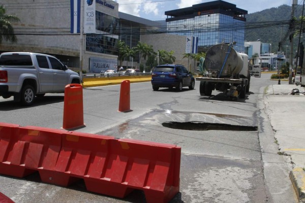 Nuevo 'hoyo' se forma en la avenida circunvalación de San Pedro Sula