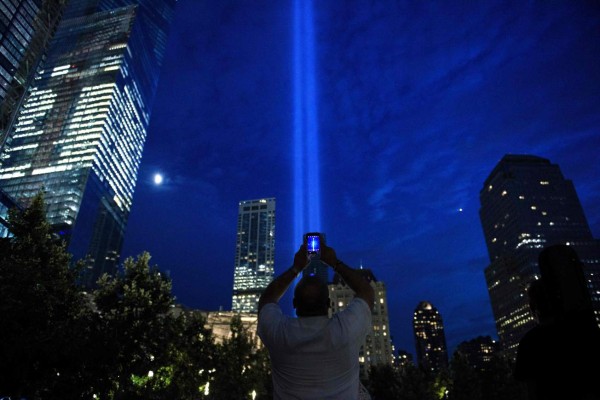 Homenaje a víctimas de 11-S en 'Ground Zero' en 15° aniversario de atentados