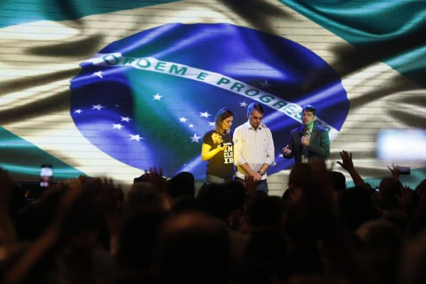 Bolsonaro atribuye a Dios su victoria electoral en Brasil