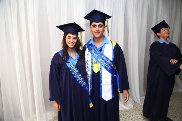 Alumnos de la Escuela Internacional Sampedrana se gradúan