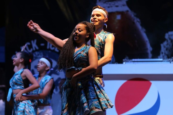 Fonseca acelera corazones en el Festival Folklórico Internacional