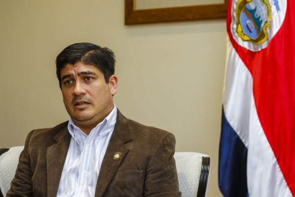 El presidente de Costa Rica ve con preocupación las caravanas de migrantes