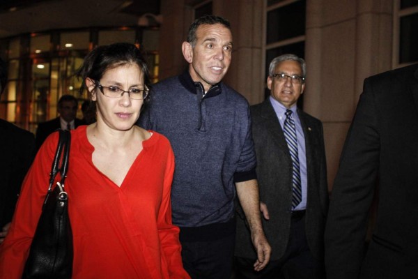 El paraguayo Juan Ángel Napout, expresidente de la Conmebol, a la salida en libertad de la Corte de Nueva York en donde se declaró inocente de los cargos por el Fifagate.