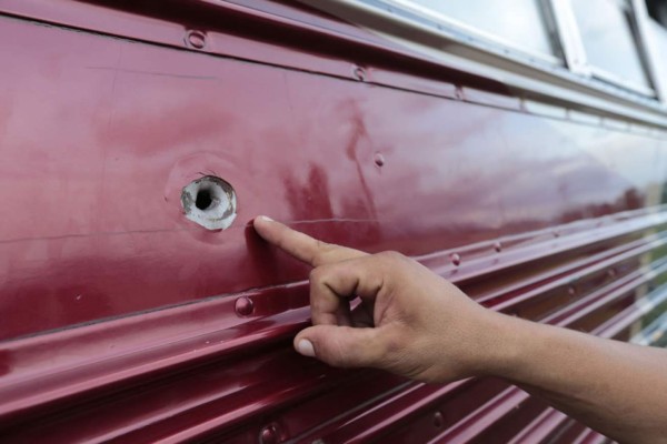 Actos vandálicos dejan 20 hinchas detenidos y una niña herida de bala