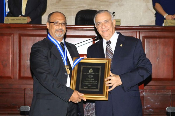 Congreso Nacional reconoce labor de periodistas hondureños