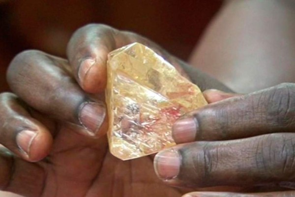 Descubren un diamante de 476 quilates en Sierra Leona