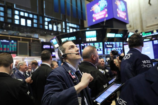 Wall Street abre con ganancias y el Dow Jones sube un 1.11%