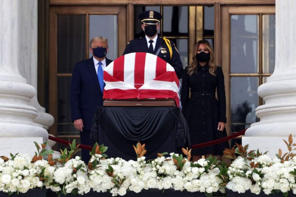 Abuchean a Trump y Melania en funeral de la jueza Ginsburg