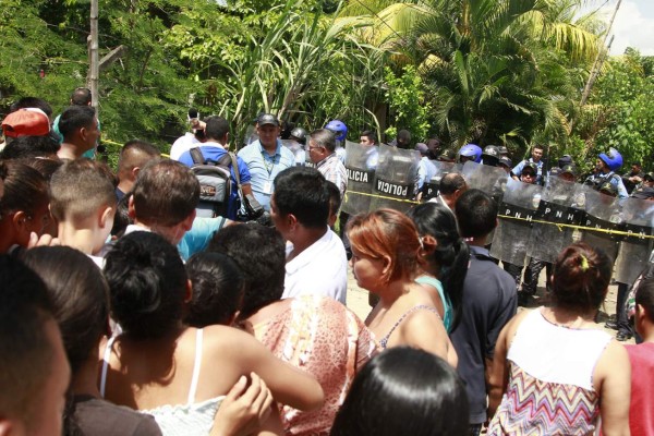 'Él levantó las manos y los policías siempre le dispararon”